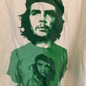 Che wearing Che Tee Shirt XL